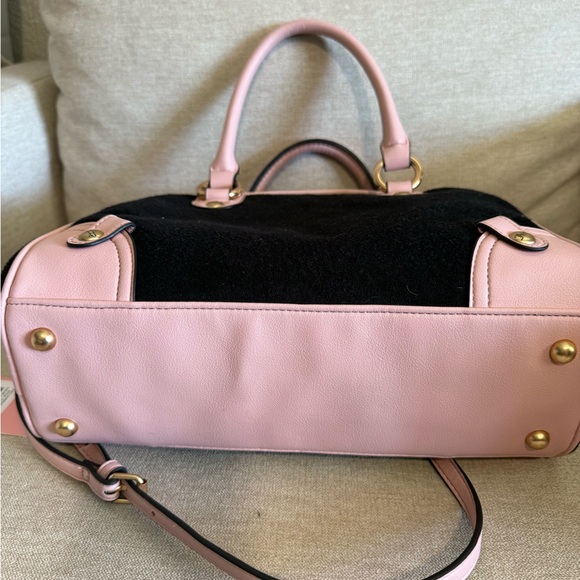 Beautiful JUICY COUTURE JUICY LOVERS CLUB BOWLER LIQUORICE PINK XBODY Bag - Picture 10 of 16